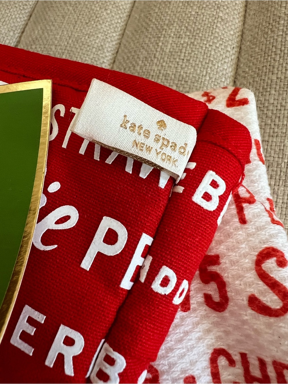 Kate Spade Kitchen Towel and Oven Mitt Set - Picture 3 of 5